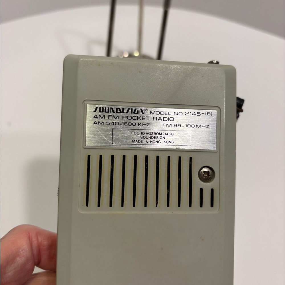 VTG Sound Design 1980 Pocket Radio AM-FM Handheld Retro Conversation Starter - Picture 7 of 10